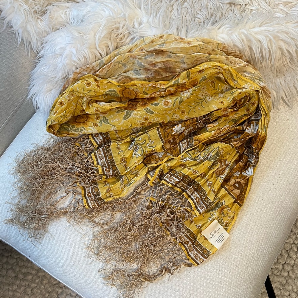 Spell head scarf with tassels yellow golden